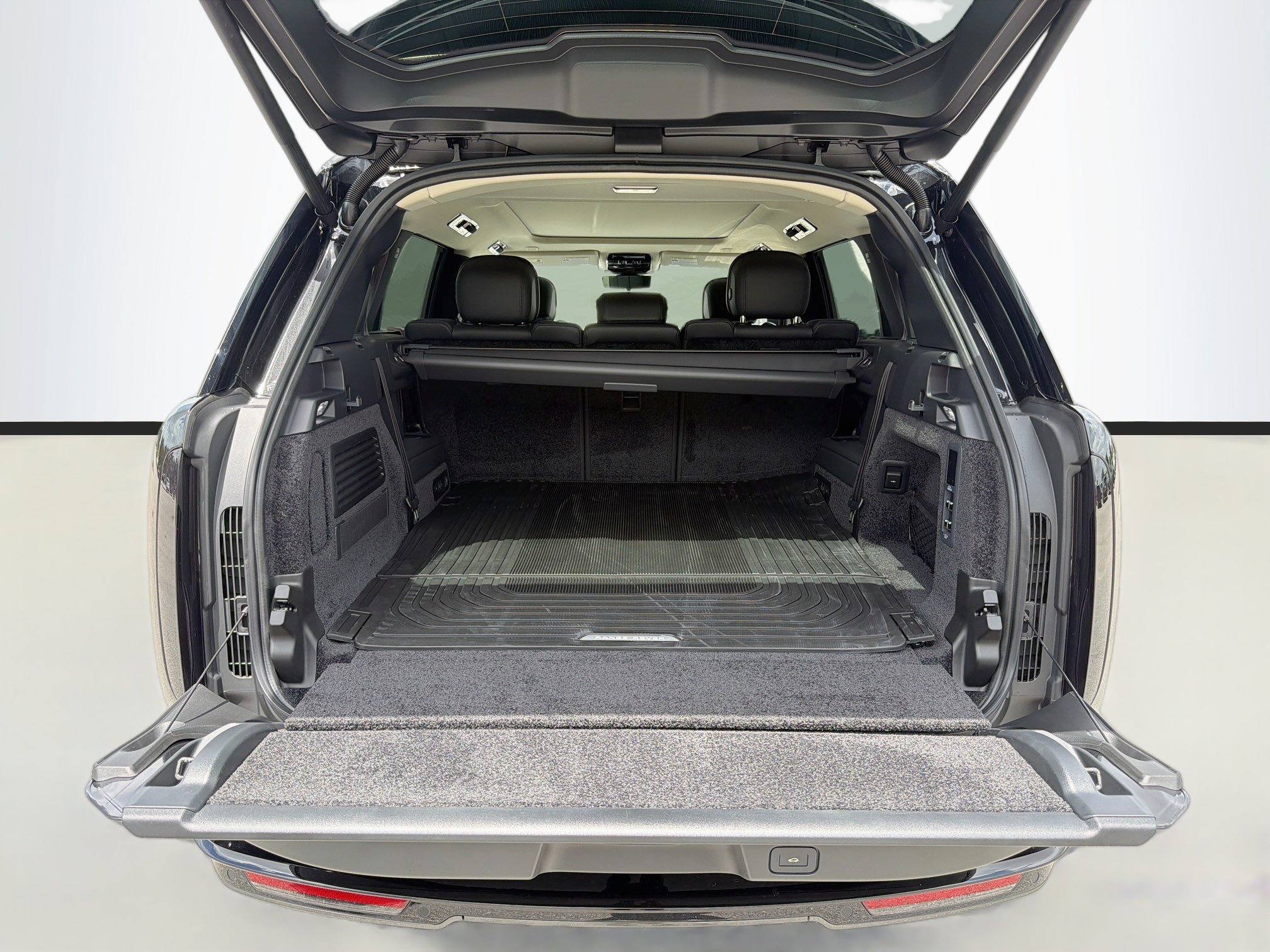 New 2026 Land Rover Range Rover Long Wheelbase SE AWD/4WD image 12