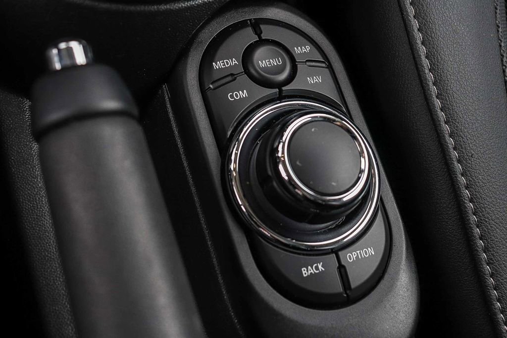 Used 2024 MINI Cooper 2-Door Hardtop FWD image 32