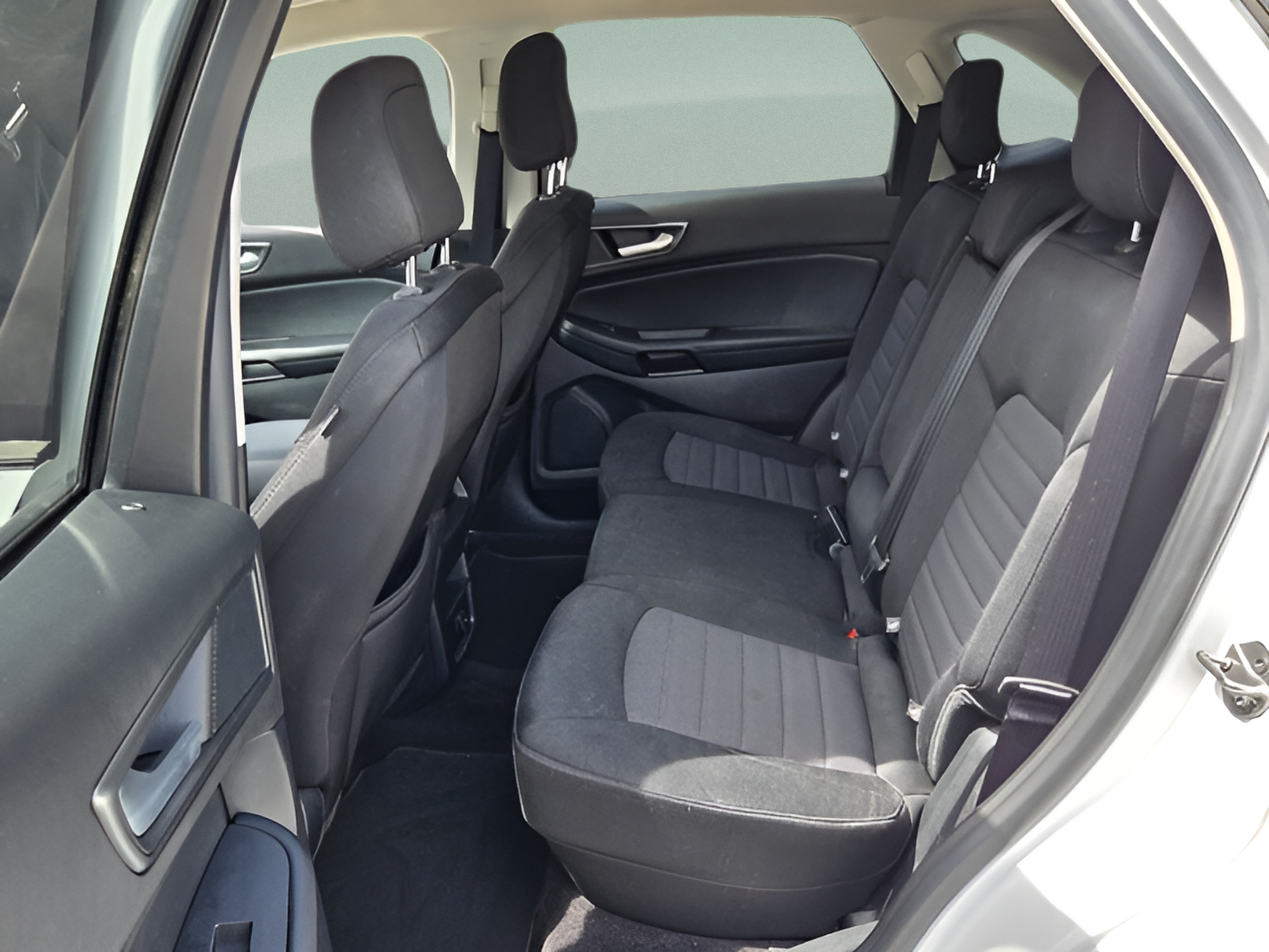 Used 2020 Ford Edge SE FWD image 10
