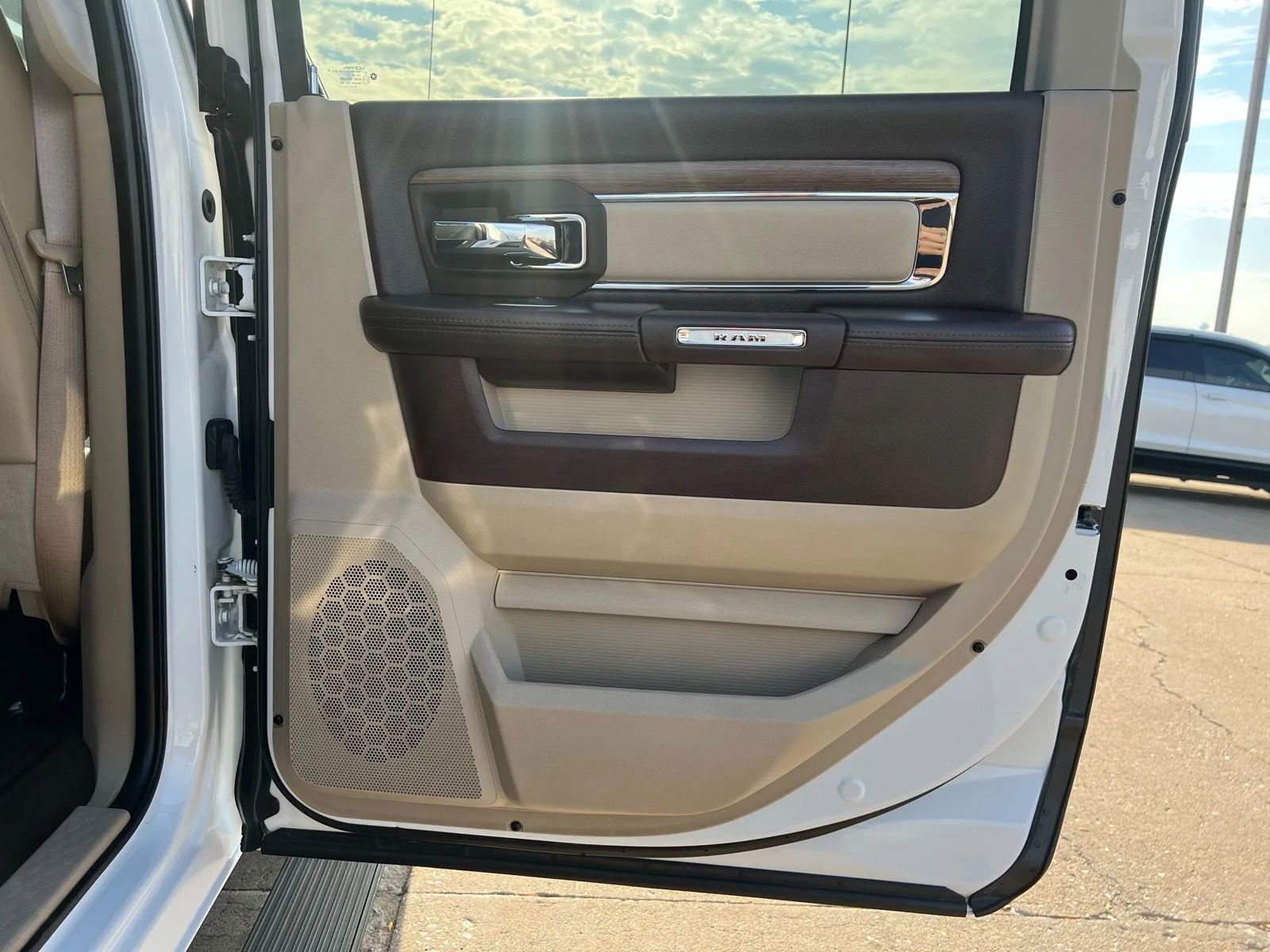 Used 2018 RAM 2500 Laramie w/ Convenience Group image 17