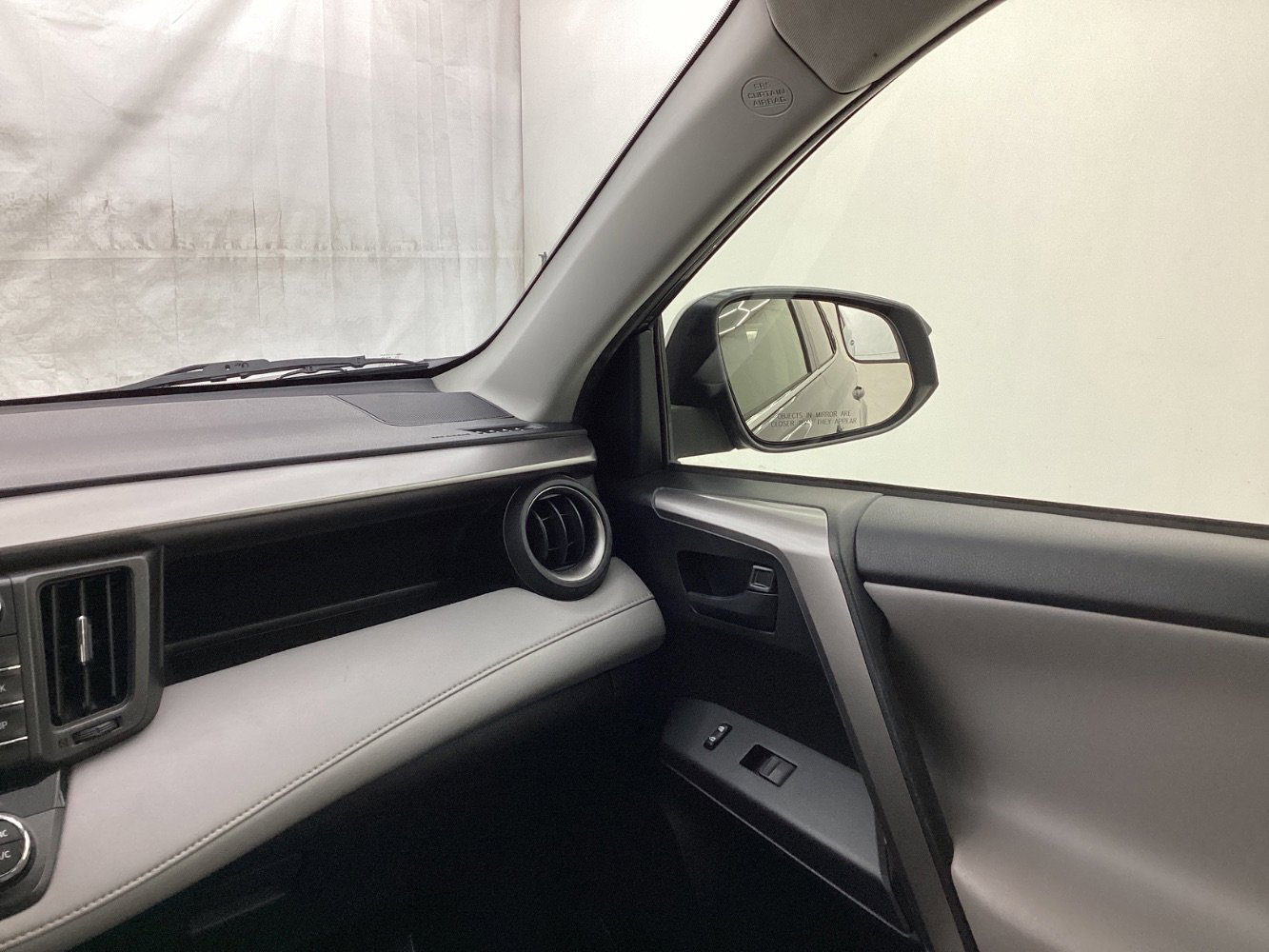 Used 2018 Toyota RAV4 LE image 28