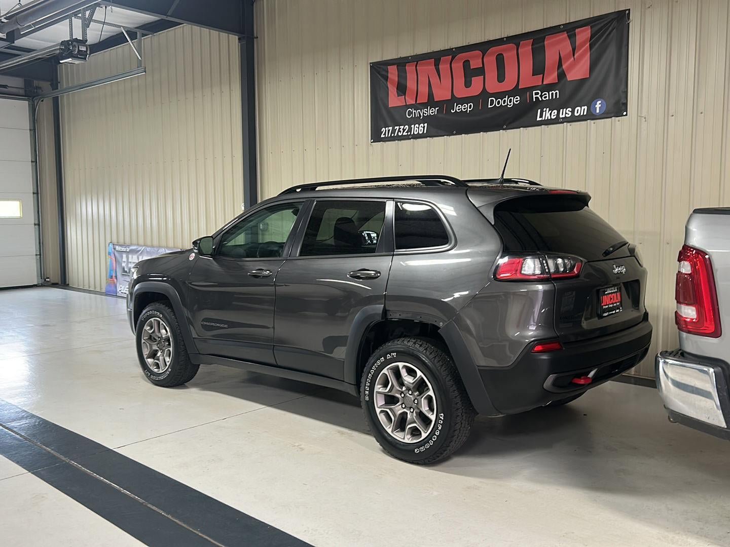 Used 2022 Jeep Cherokee Trailhawk w/ Sun, Sound & Nav Group AWD/4WD image 3
