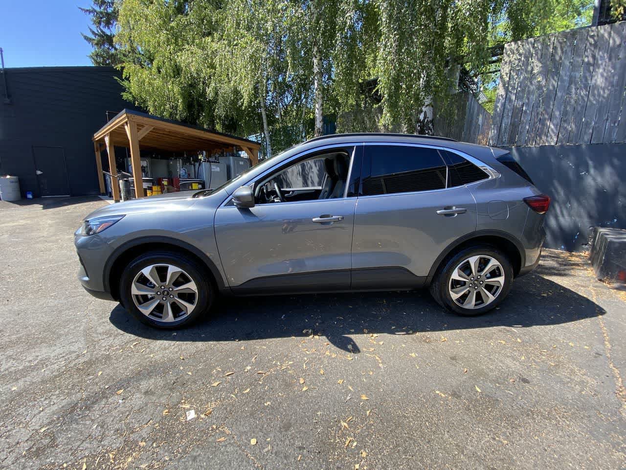 Used 2025 Ford Escape Platinum AWD/4WD image 3