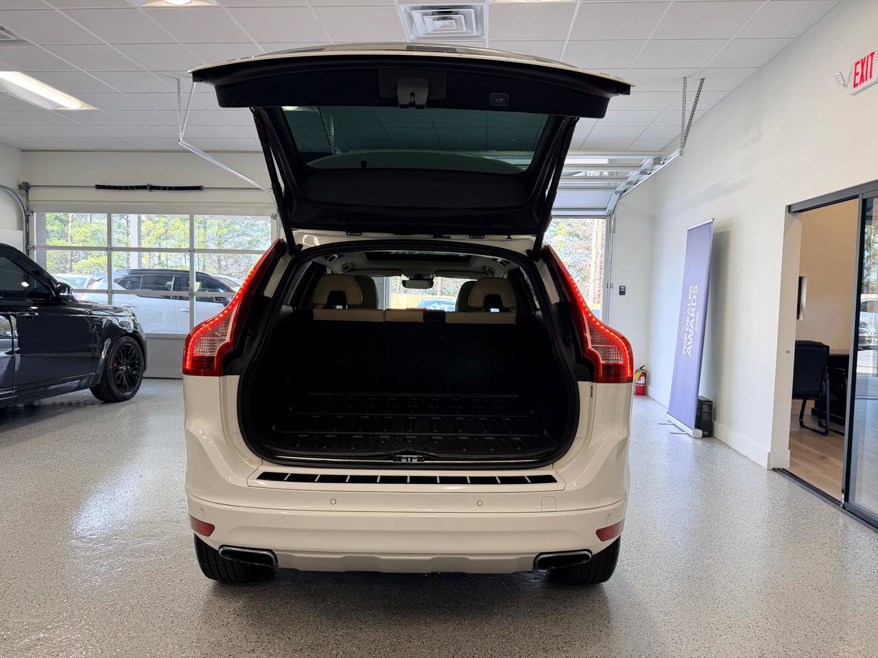 Used 2017 Volvo XC60 T5 Inscription w/ Preferred Option Package image 16