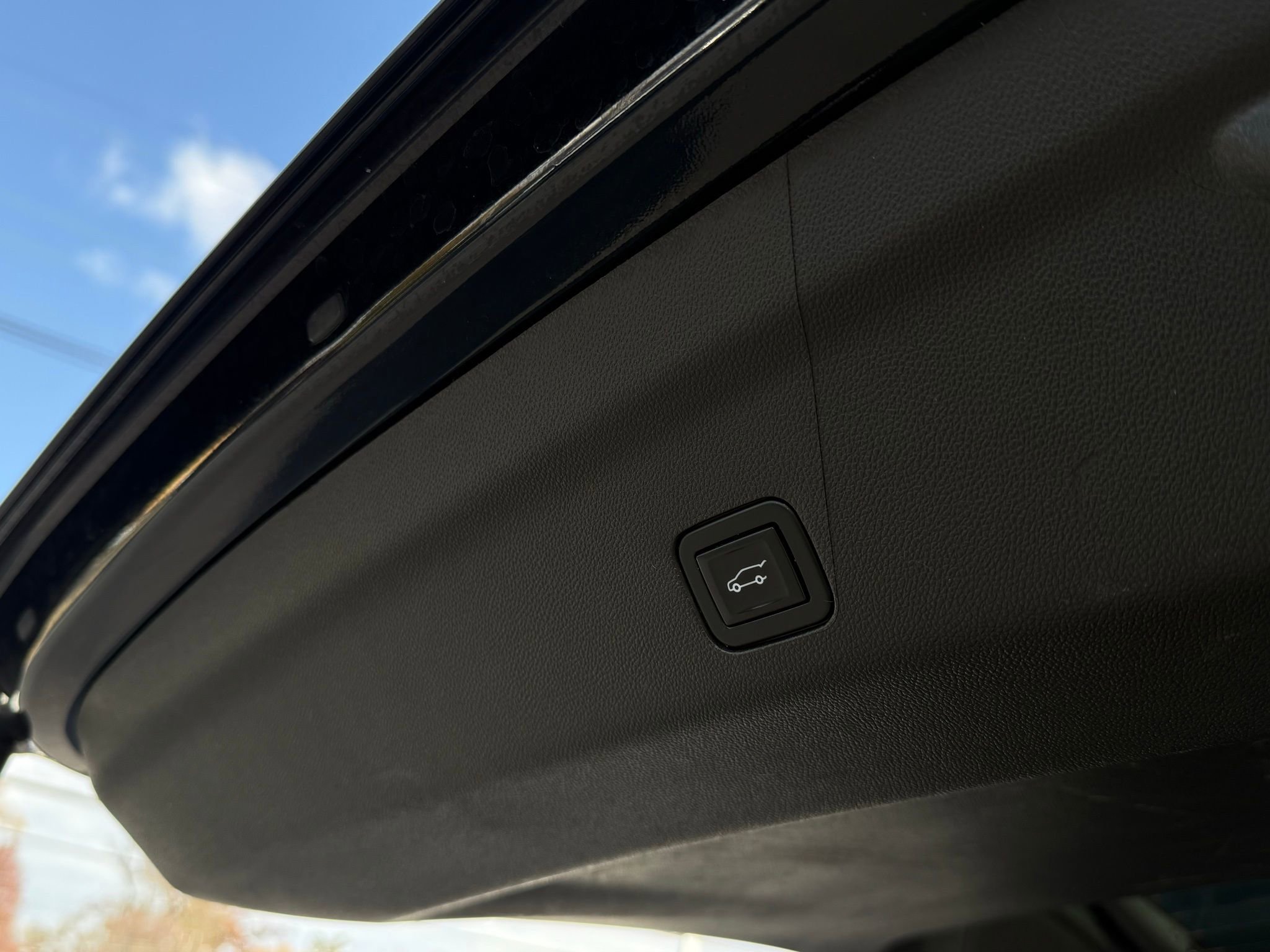 Used 2022 Chevrolet Tahoe RST w/ Luxury Package image 34