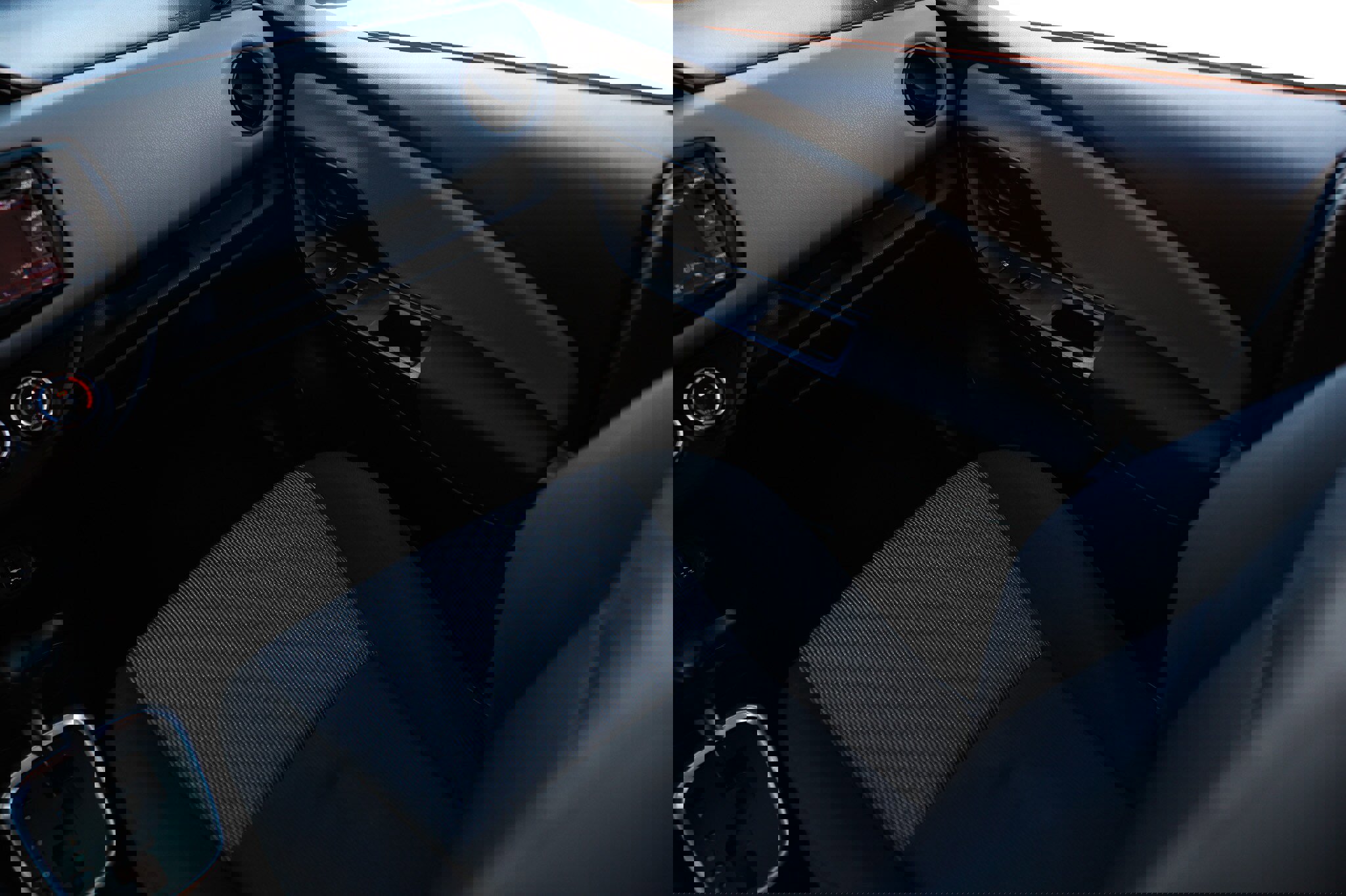 Used 2016 Toyota Yaris L image 27