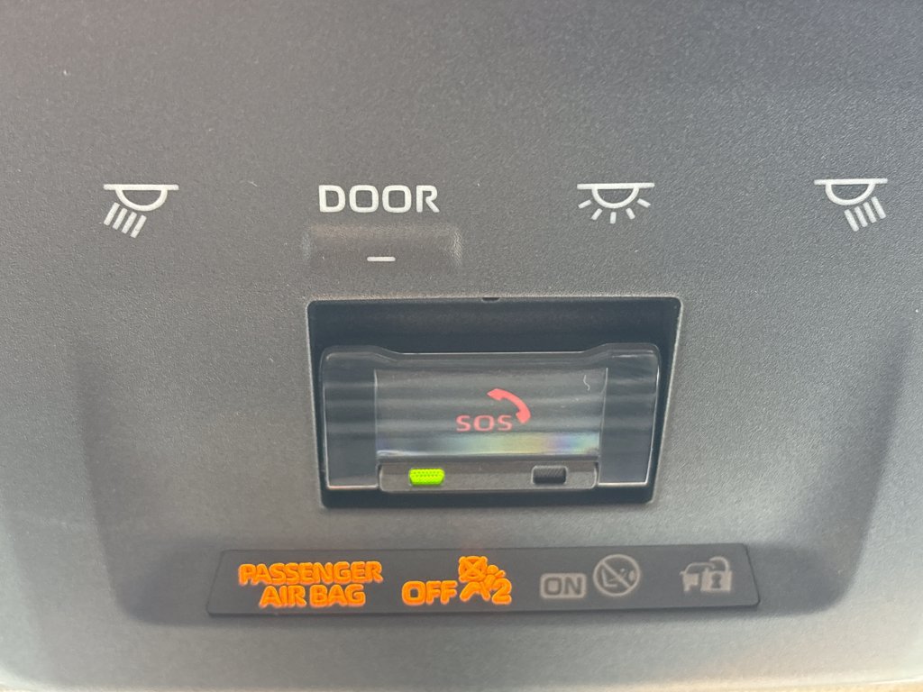 Used 2025 Toyota Prius LE FWD image 29