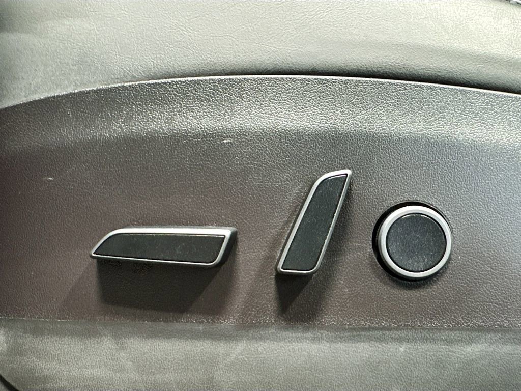 Used 2022 Tesla Model Y Long Range AWD/4WD image 18