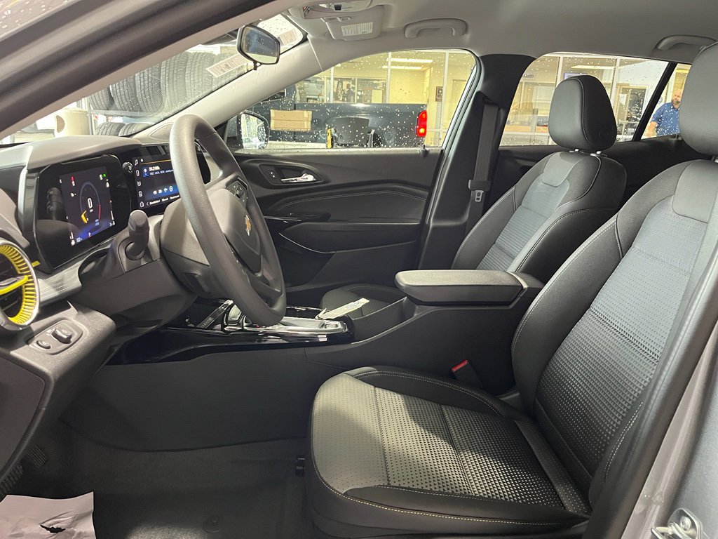 Used 2026 Chevrolet Trax LT FWD image 12