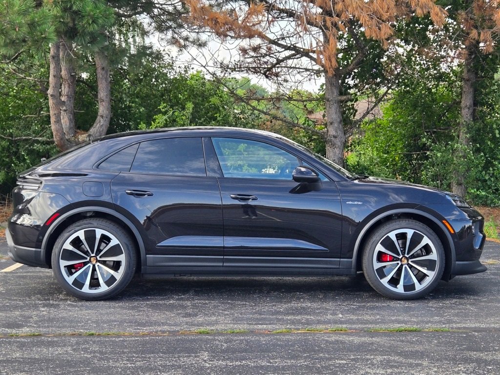 New 2025 Porsche Macan 4S Electric image 8