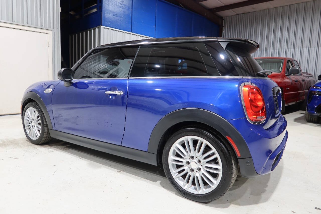 Used 2019 MINI Cooper S w/ Signature Upholstery Package FWD image 2