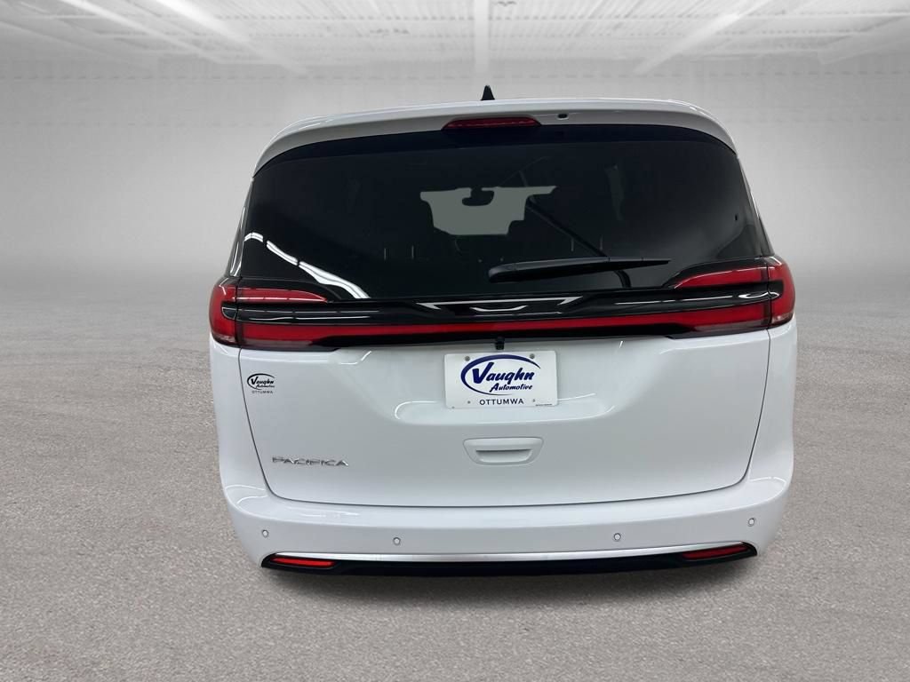 New 2027 Chrysler Pacifica Select FWD image 10