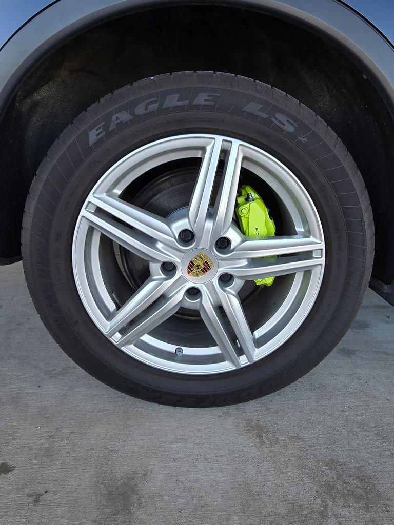 Used 2017 Porsche Cayenne S AWD/4WD image 25