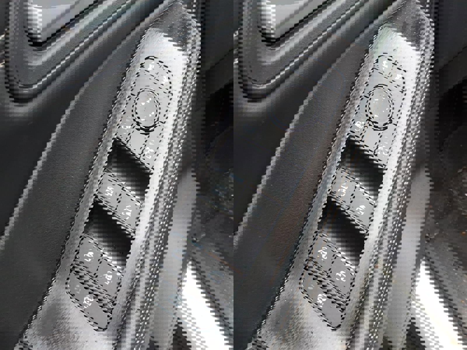 Used 2023 Nissan Rogue SV w/ SV Premium B Package image 12