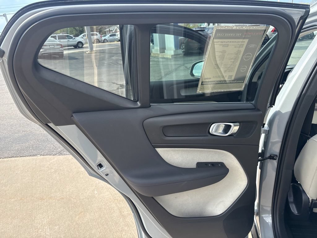 Certified 2024 Volvo XC40 B5 Plus w/ Climate Package AWD/4WD image 38