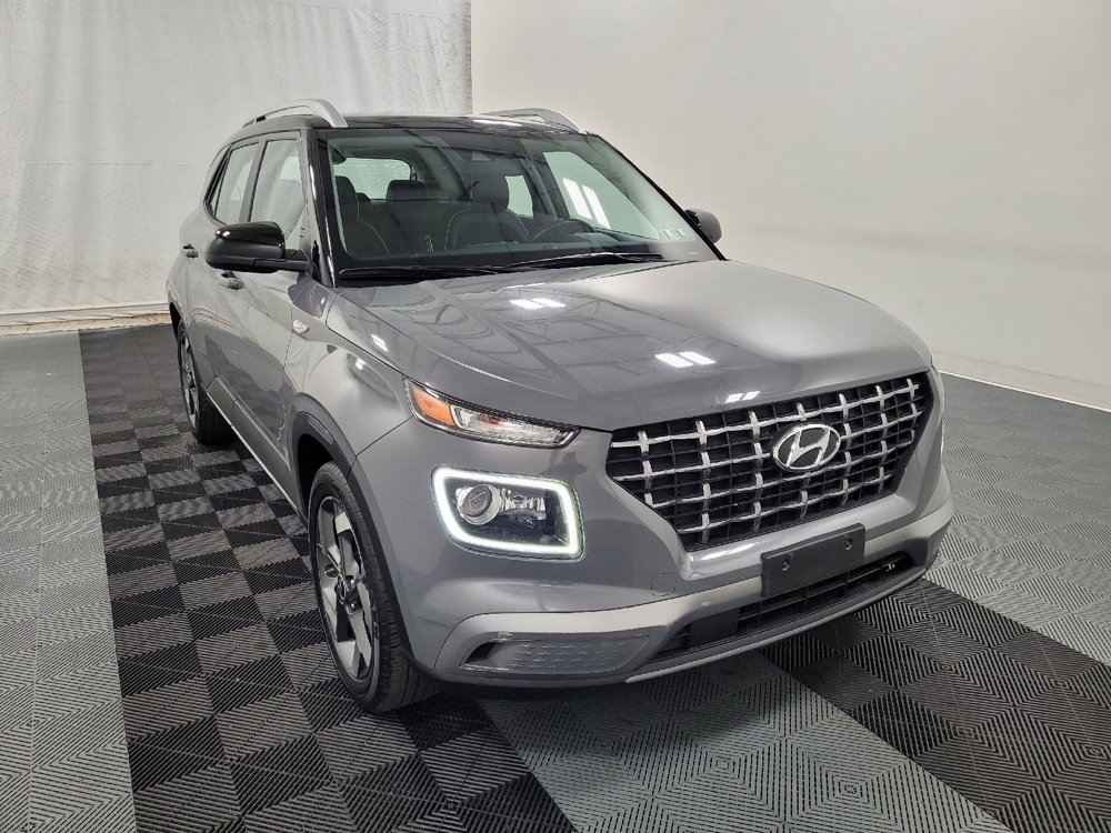 Used 2022 Hyundai Venue Limited image 13