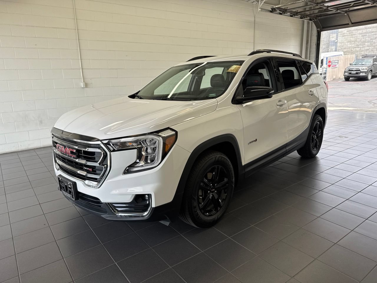 Used 2024 GMC Terrain AT4 AWD/4WD image 4