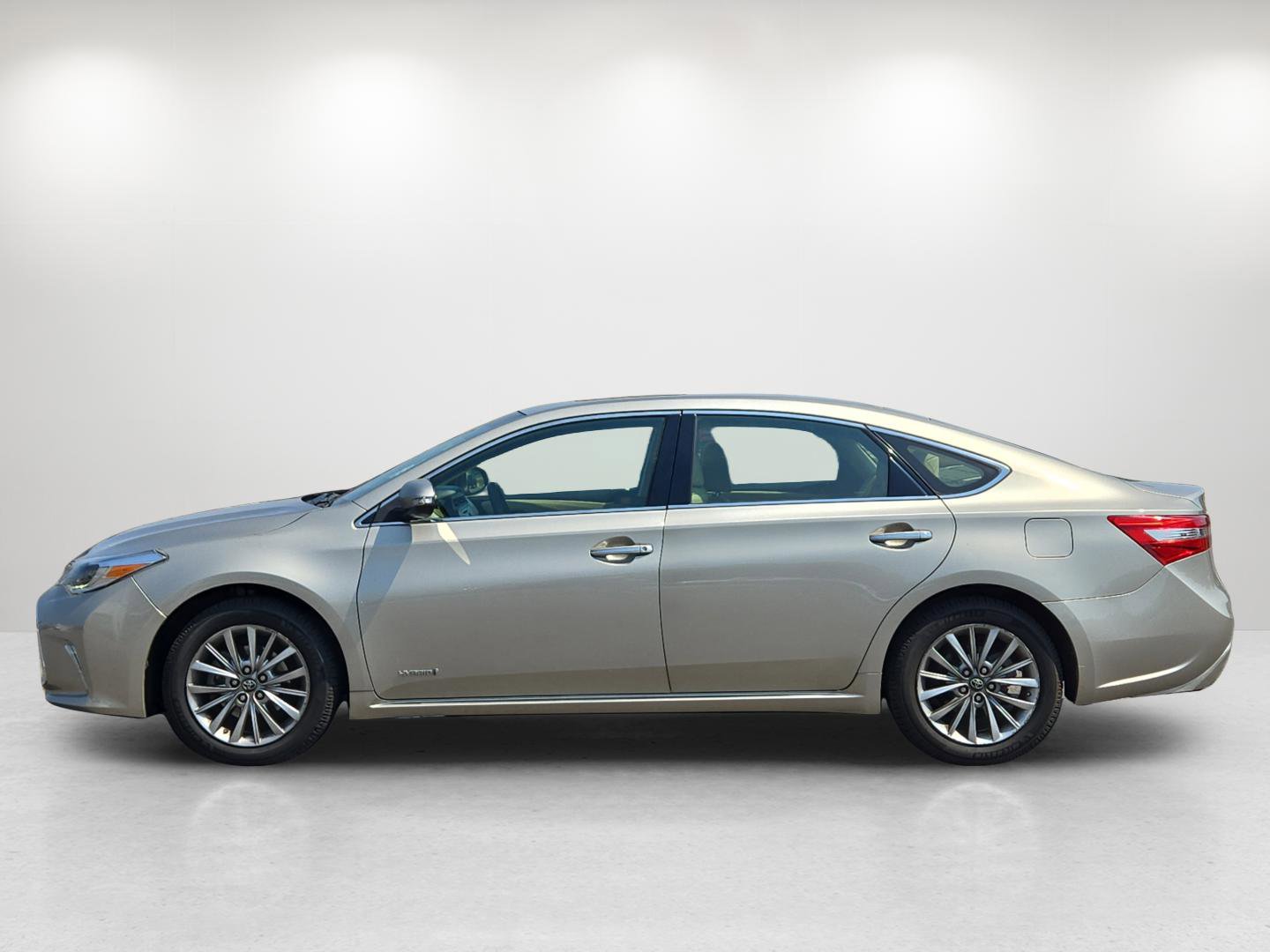 Used 2016 Toyota Avalon Limited image 9