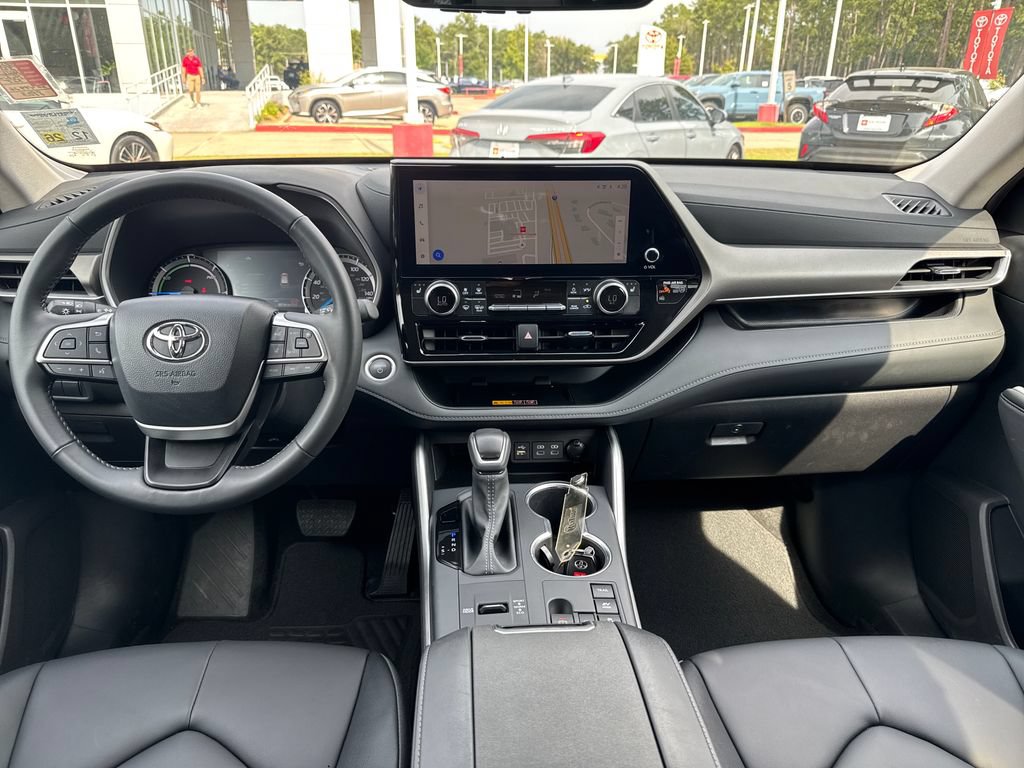 Used 2026 Toyota Highlander XLE AWD/4WD image 16