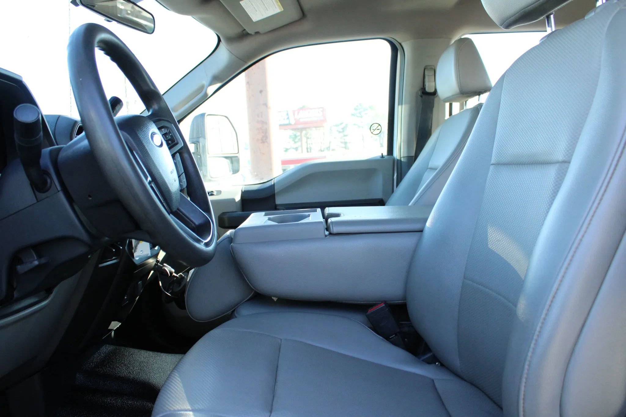 Used 2022 Ford F250 XL w/ Power Equipment Group image 17