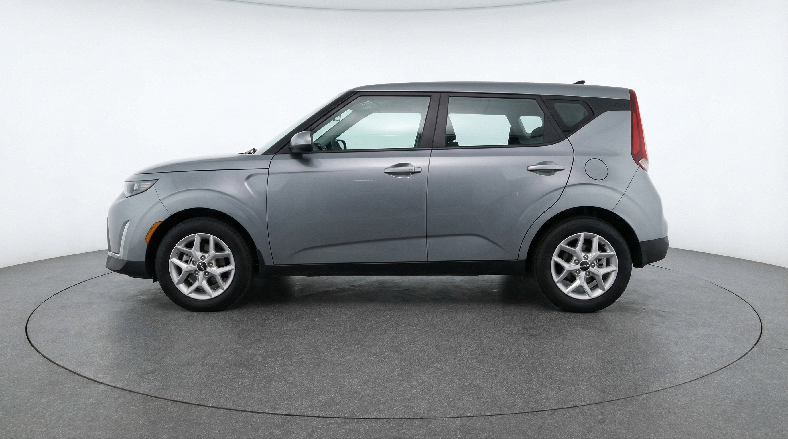 Used 2025 Kia Soul LX w/ LX Technology Package FWD image 5
