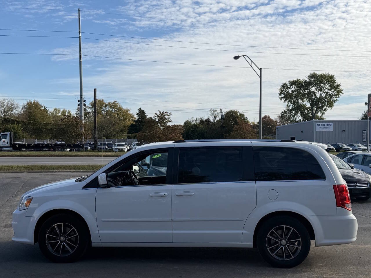 Used 2017 Dodge Grand Caravan SXT w/ Rear Park Assist Package FWD image 5