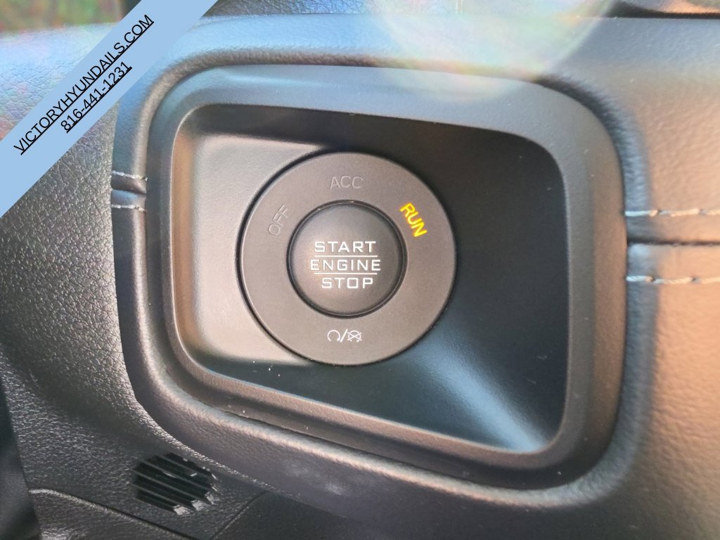 Used 2025 Jeep Wrangler Unlimited Sahara AWD/4WD image 25