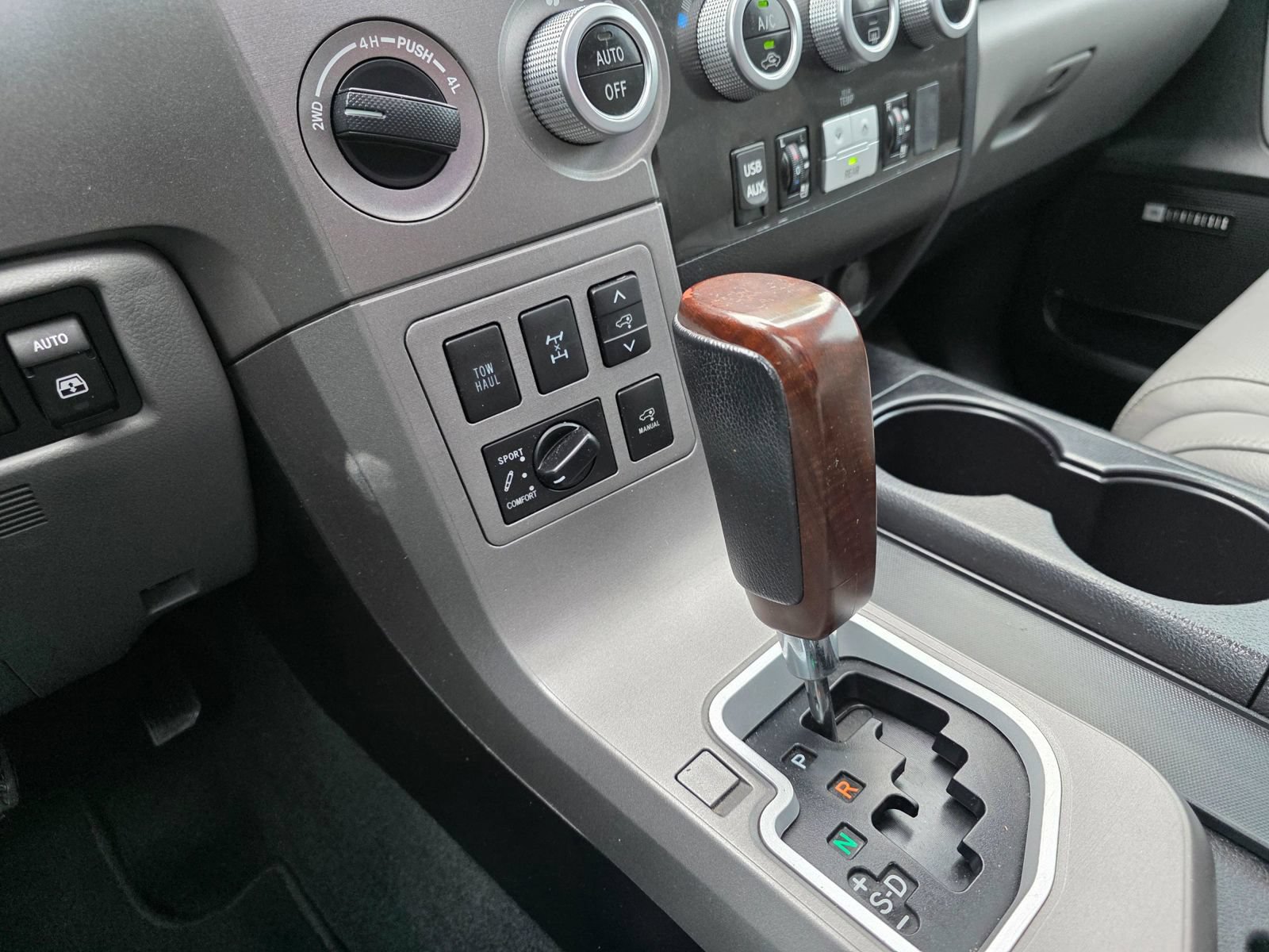 Used 2014 Toyota Sequoia Platinum AWD/4WD image 19
