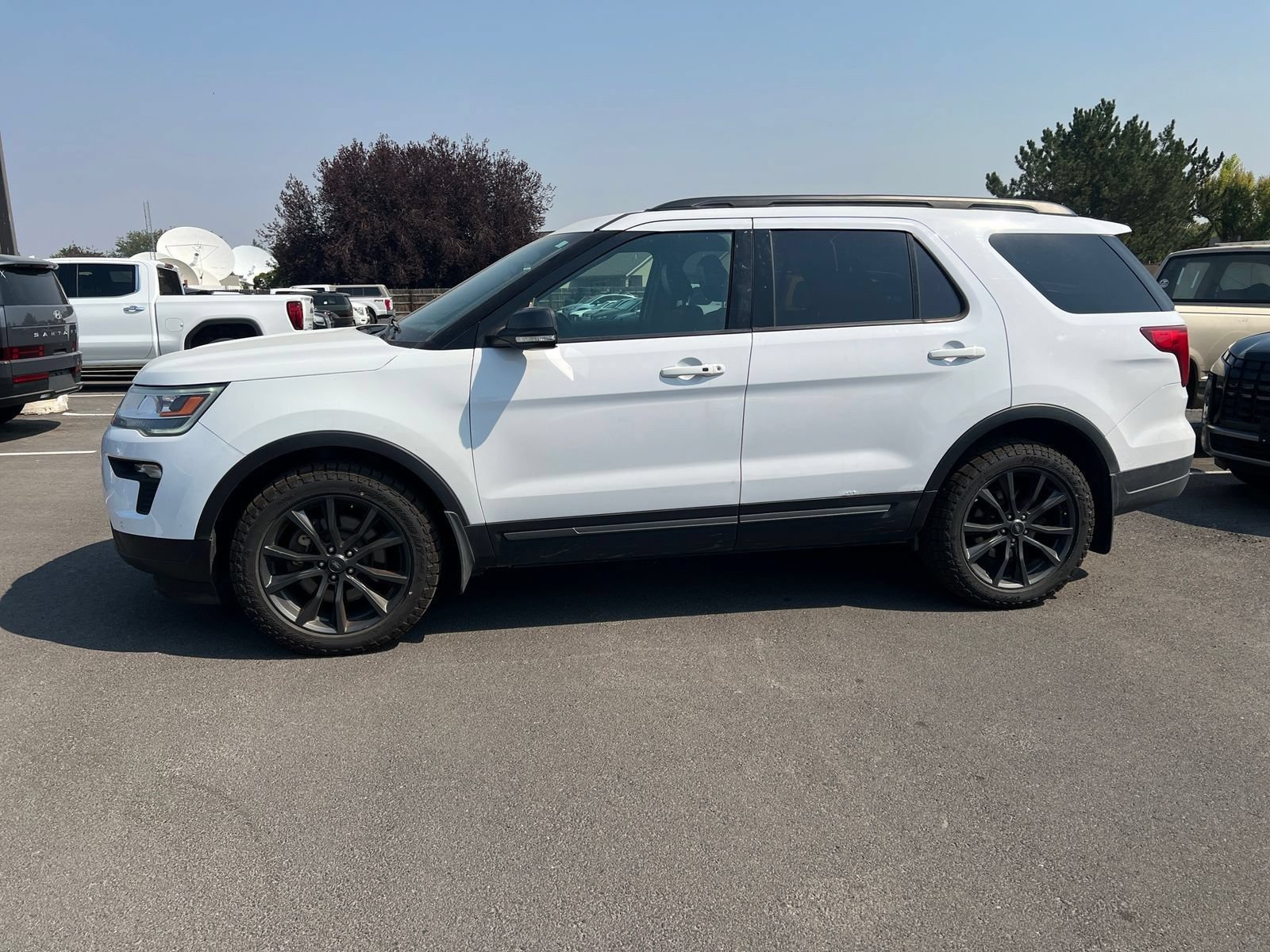 Used 2018 Ford Explorer XLT w/ Equipment Group 202A AWD/4WD image 31