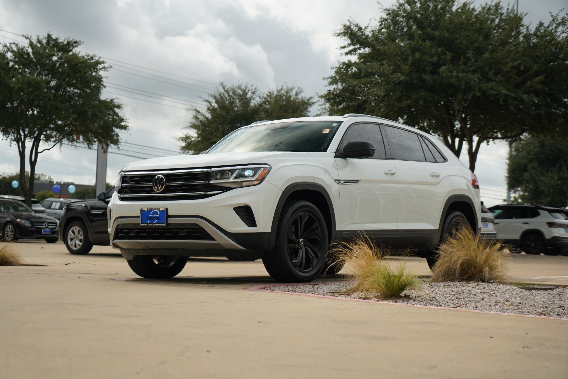 Used 2020 Volkswagen Atlas Cross Sport SEL w/ Cross Sport MDO Package FWD image 7