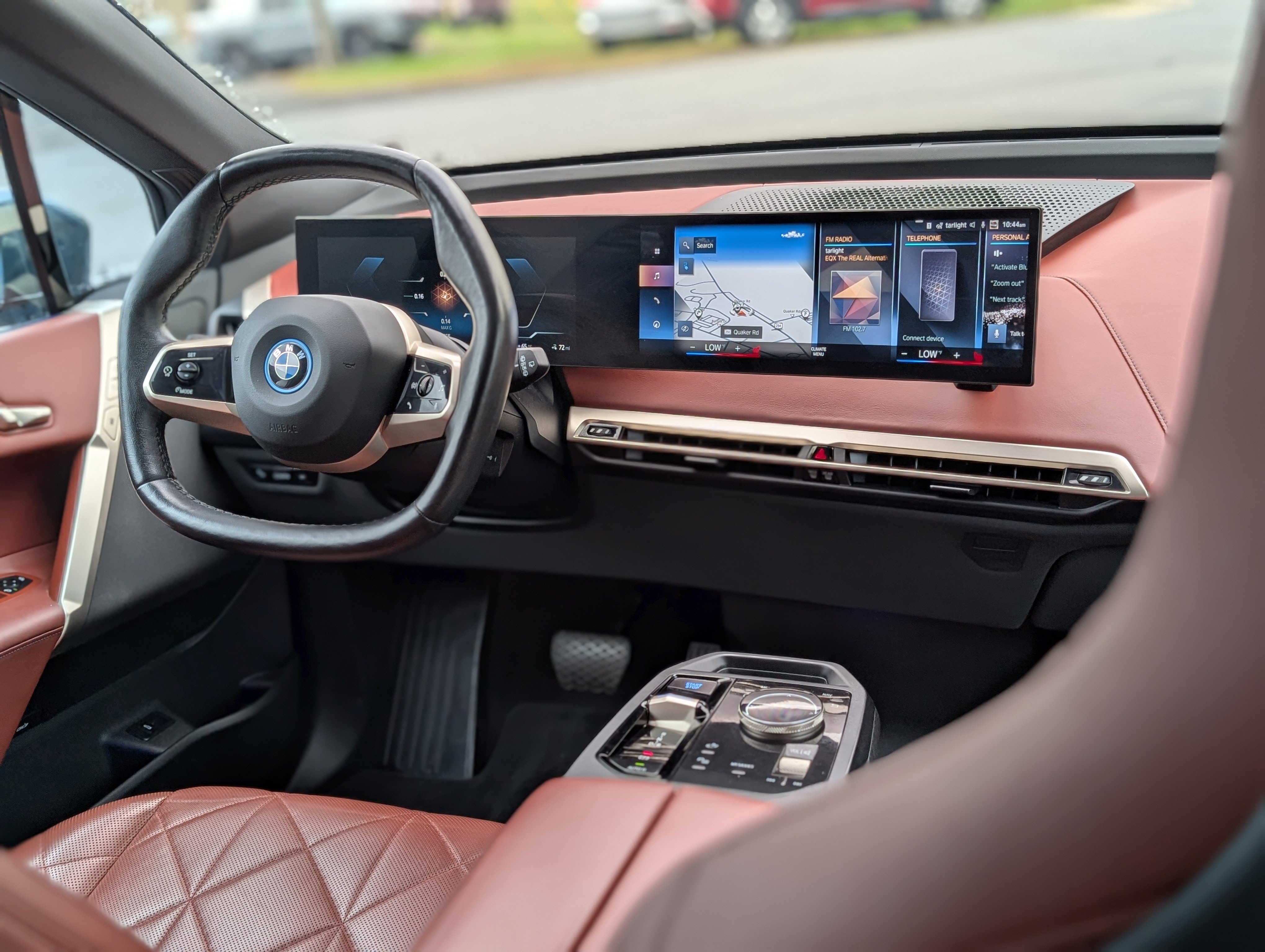 Used 2023 BMW iX xDrive50 w/ Sport Package image 17