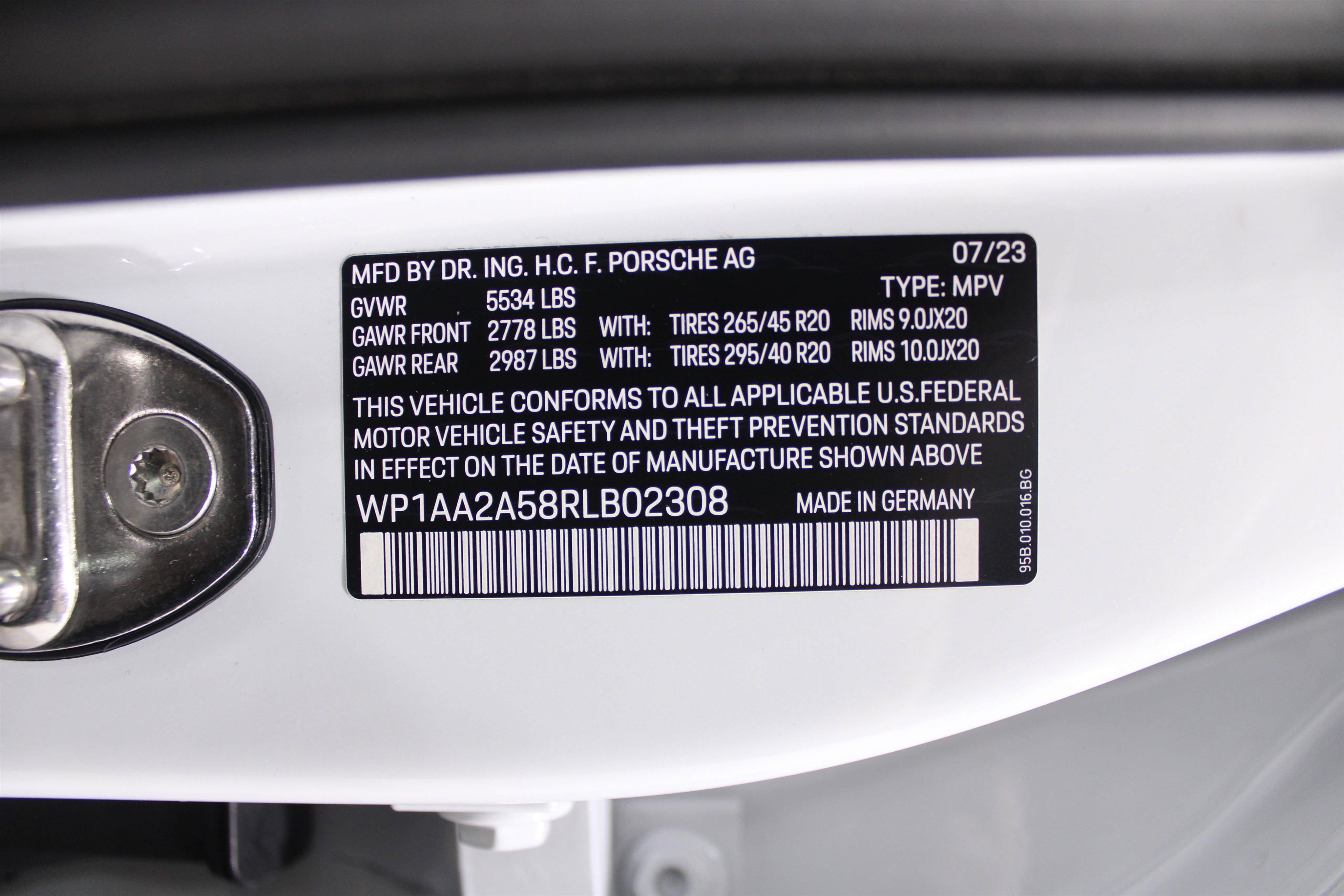 Used 2024 Porsche Macan Turbo image 36