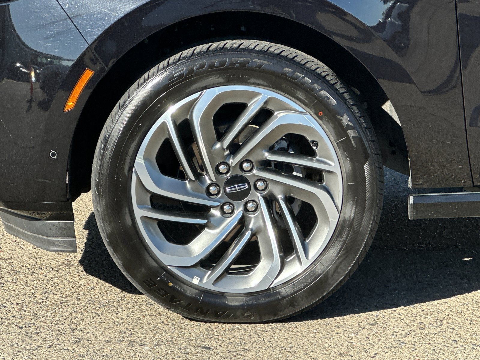 Certified 2025 Lincoln Navigator Reserve AWD/4WD image 37