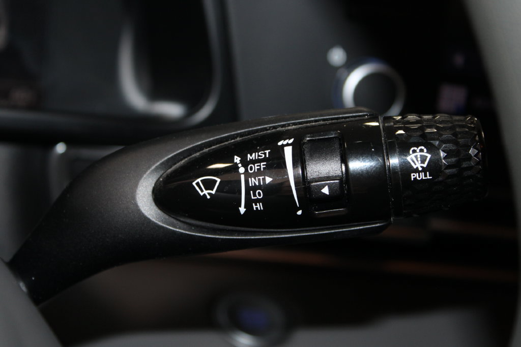 Used 2023 Hyundai Elantra SEL FWD image 35
