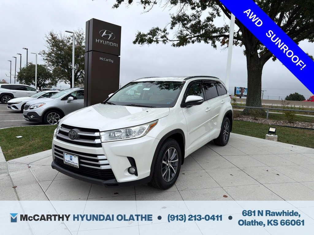 Used 2017 Toyota Highlander XLE w/ Protection Package #3 AWD/4WD image 1