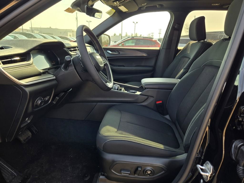 New 2026 Jeep Grand Cherokee Laredo X AWD/4WD image 22