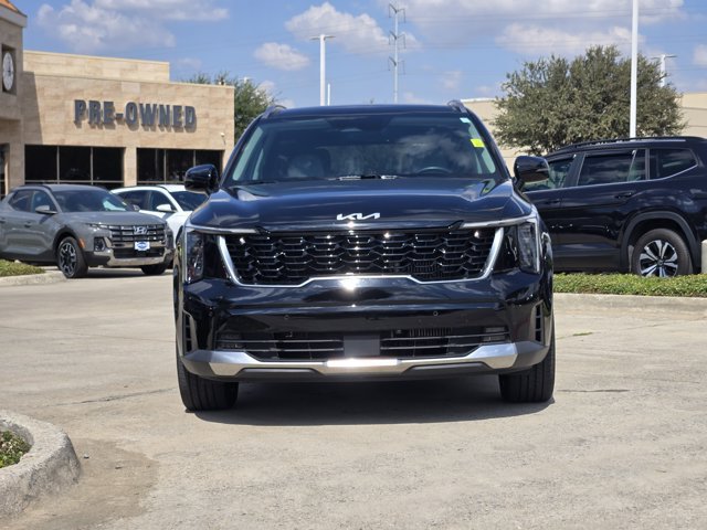 Certified 2025 Kia Sorento EX w/ Panoramic Sunroof Package FWD image 2