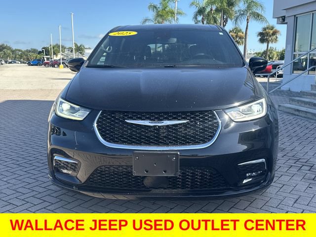 Used 2025 Chrysler Pacifica Select FWD image 4