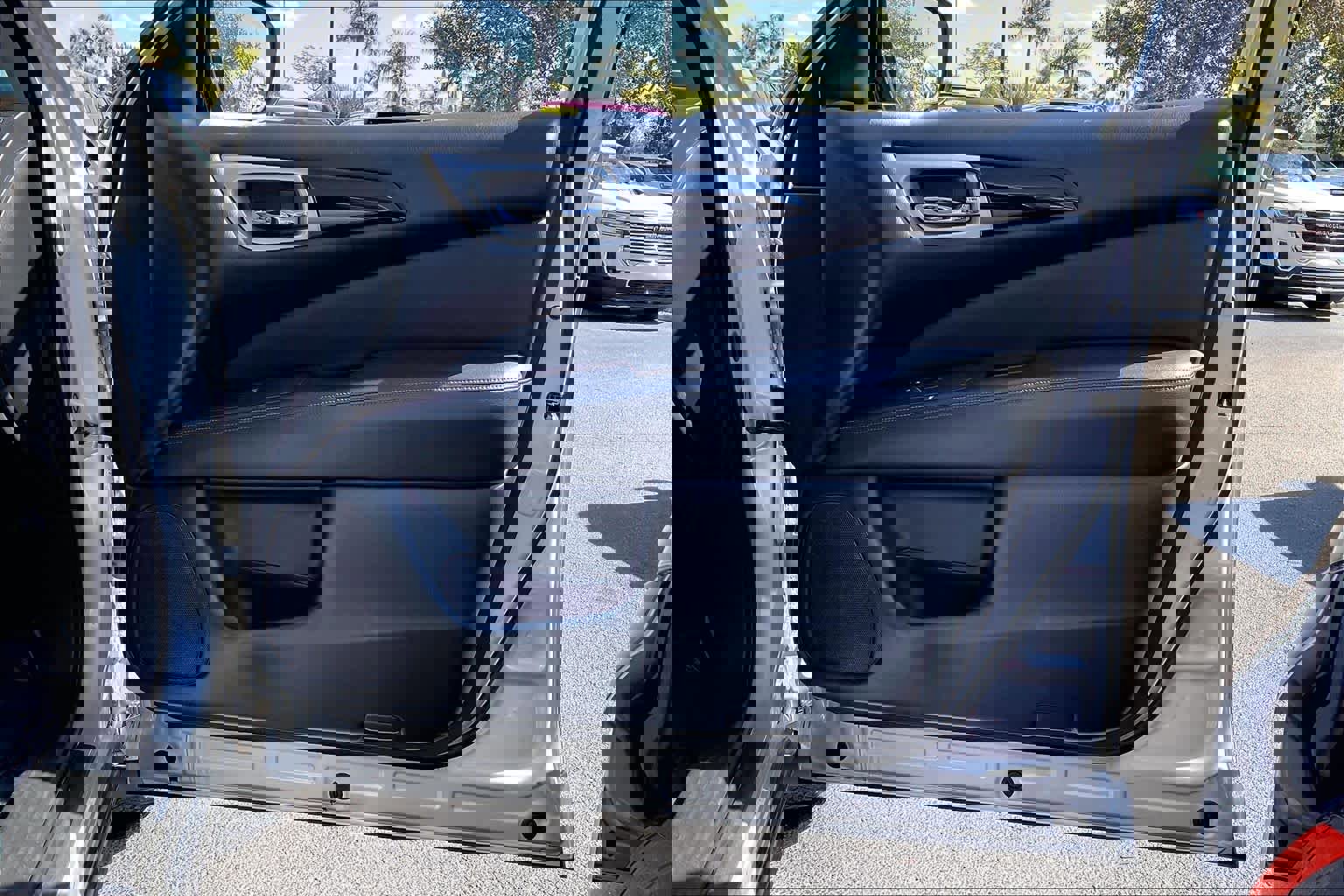 Used 2018 Nissan Pathfinder SV image 23