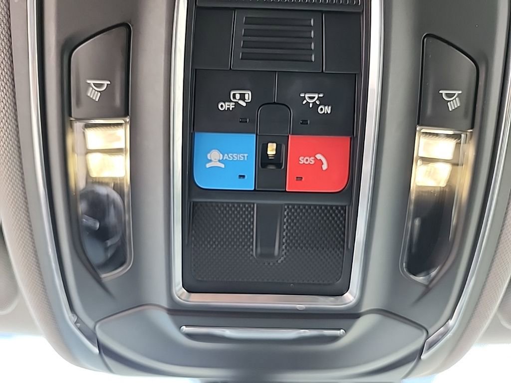 Certified 2023 Jeep Grand Cherokee Laredo image 33