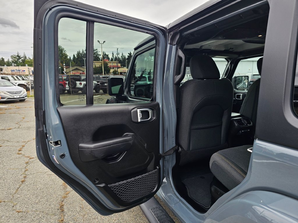 Used 2024 Jeep Wrangler Unlimited AWD/4WD image 15