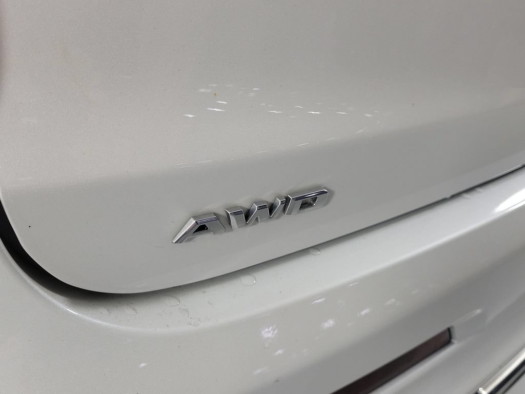 Used 2024 Cadillac XT6 Premium Luxury w/ LPO, Floor Liner Package AWD/4WD image 5