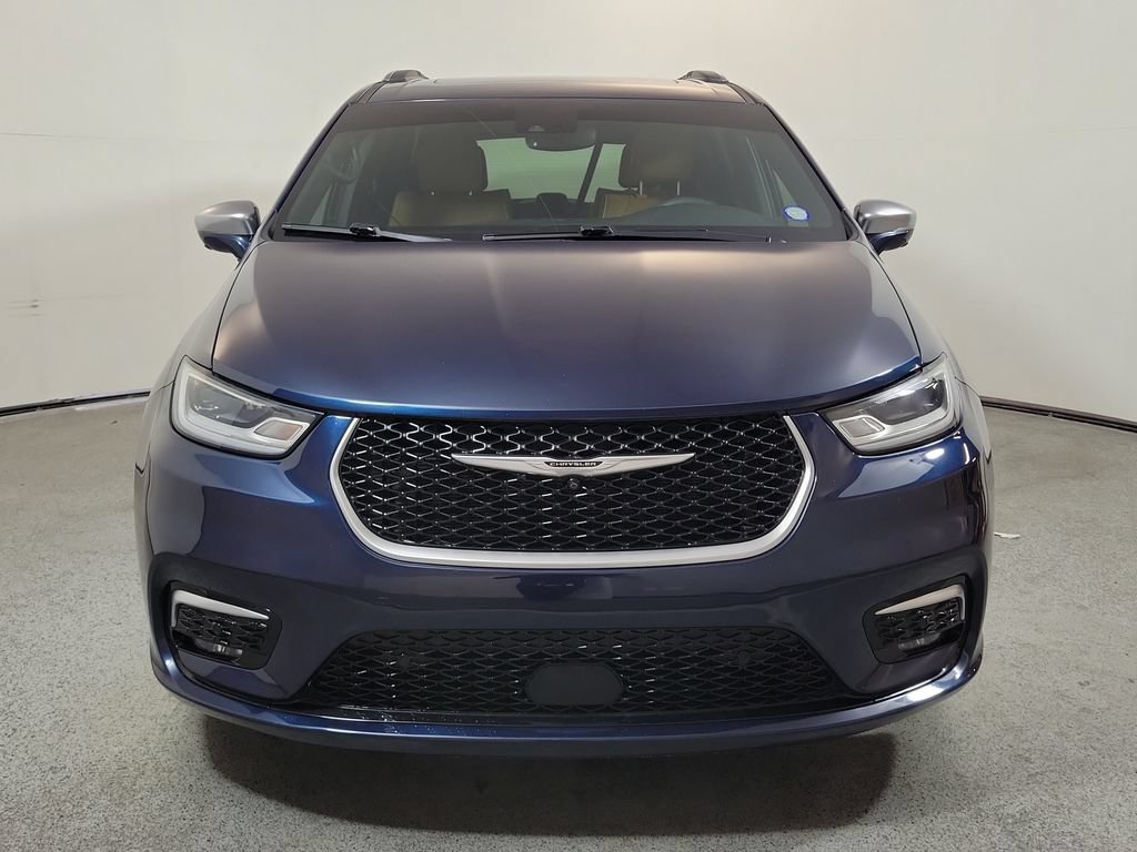 Used 2022 Chrysler Pacifica Pinnacle FWD image 2