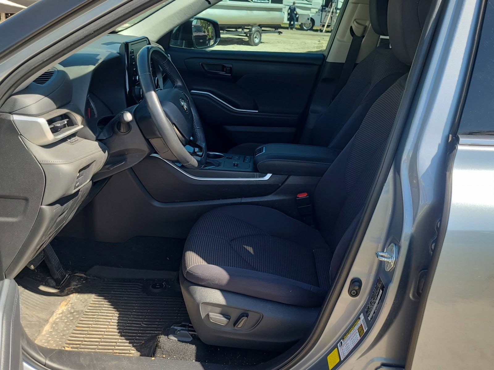 Used 2021 Toyota Highlander LE image 11