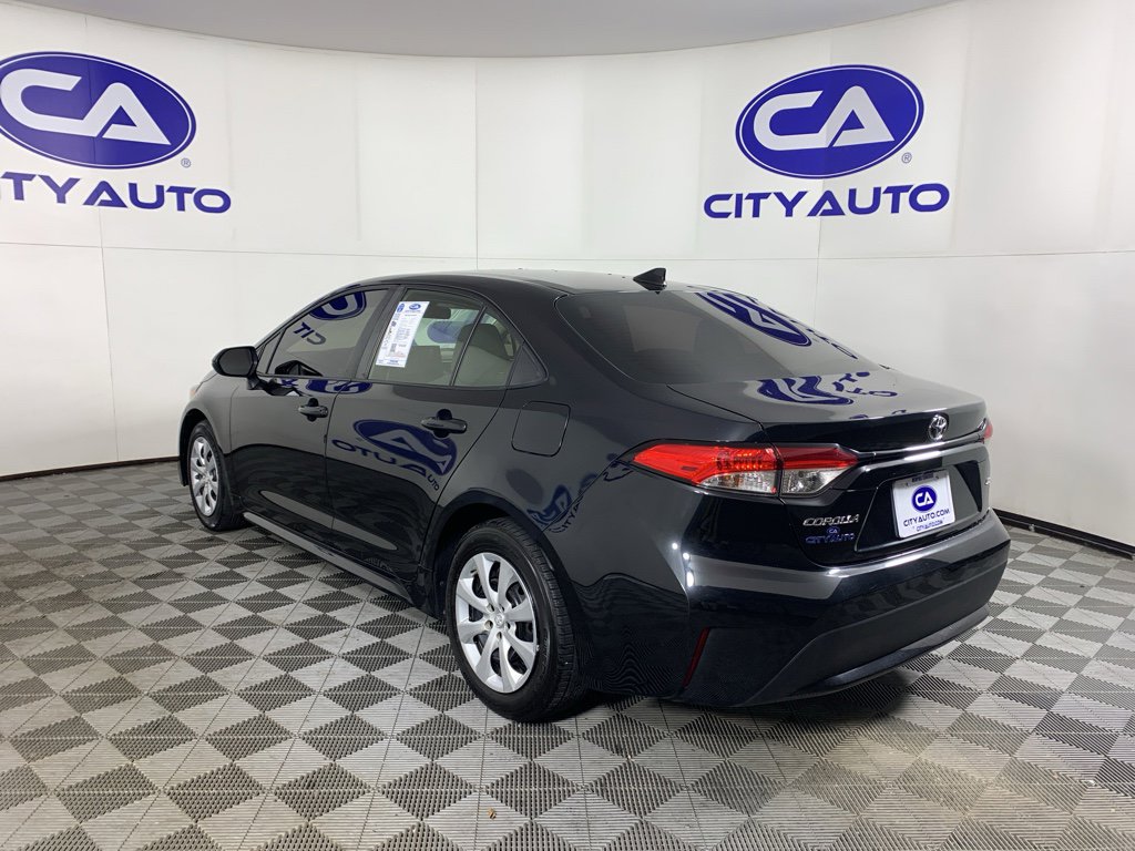 Used 2022 Toyota Corolla LE image 5