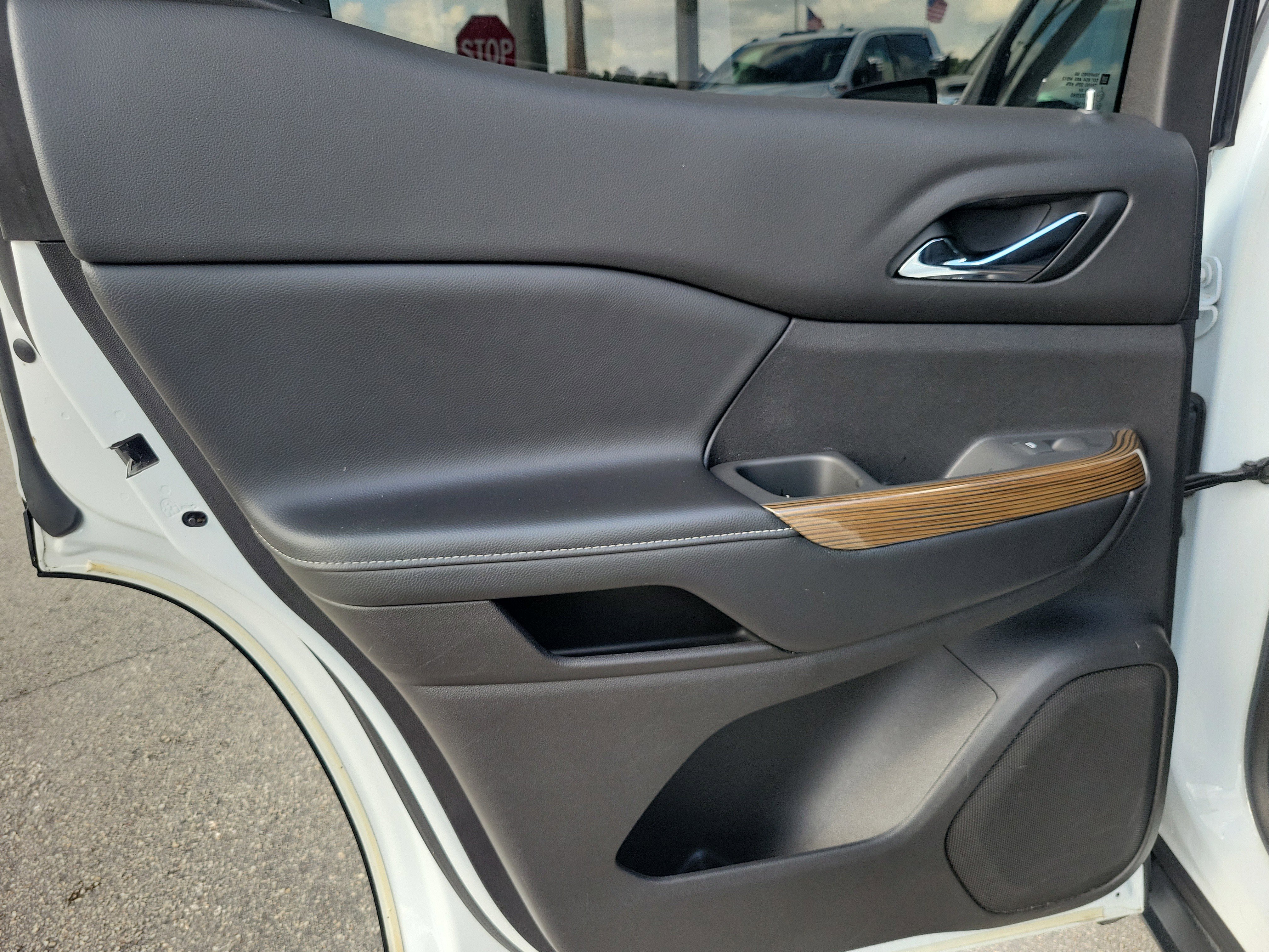 Used 2021 GMC Acadia SLE w/ Driver Convenience Package image 25