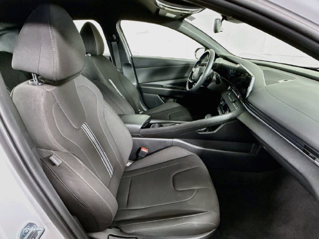 Certified 2025 Hyundai Elantra SEL FWD image 28