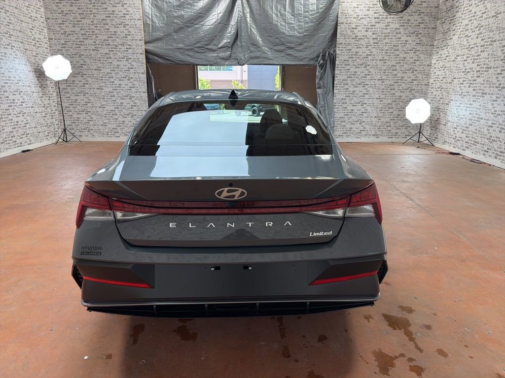 Used 2025 Hyundai Elantra Limited FWD image 6