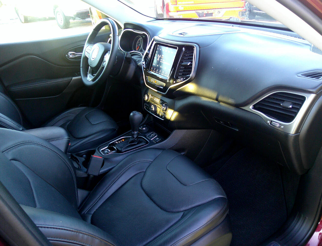 Used 2019 Jeep Cherokee Overland w/ Trailer Tow Group image 45