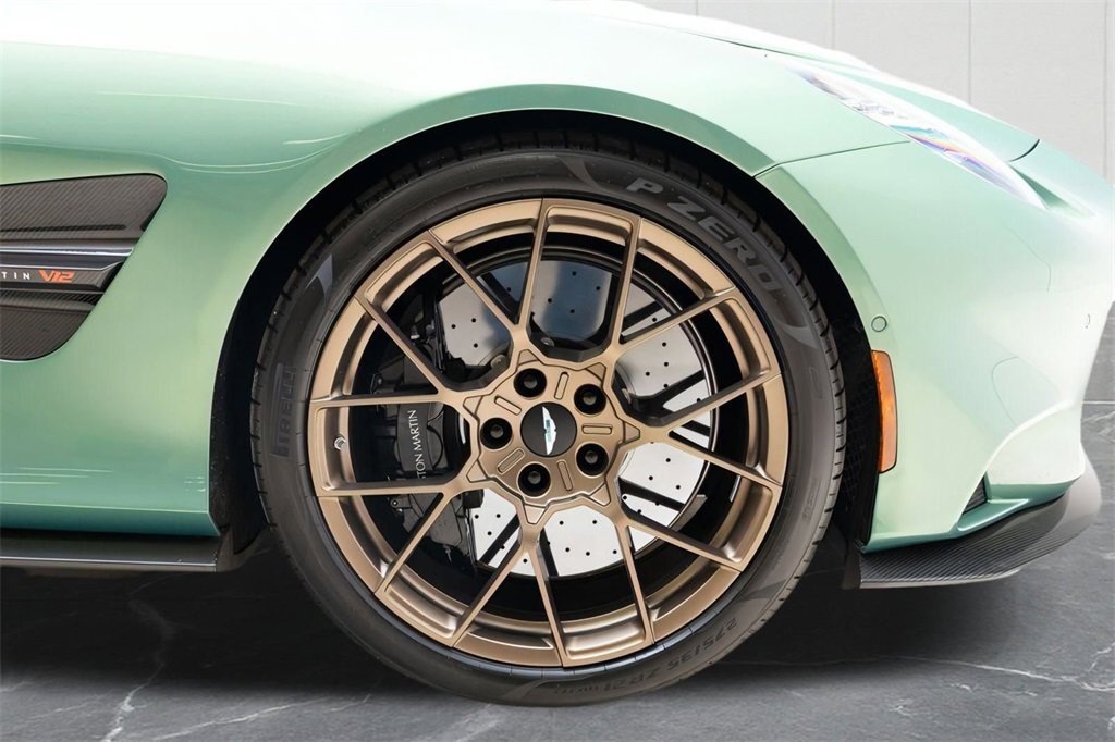 Used 2025 Aston Martin Vanquish image 43